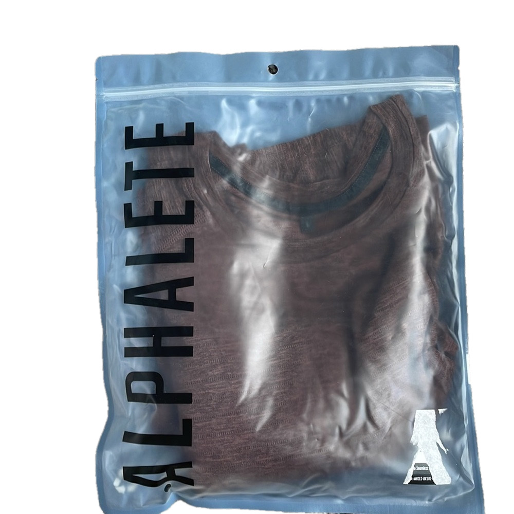 Alphalete NWT Hero long sleeve maroon, & Black Men’s Large - Picture 4 of 5